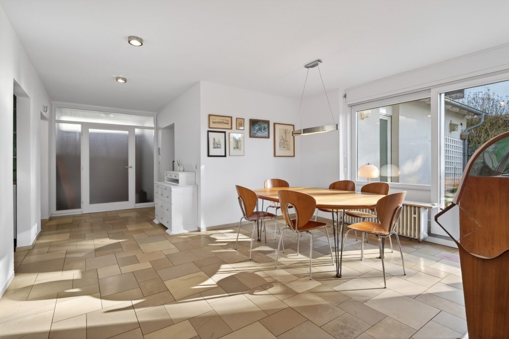 HUST Immobilien GmbH & Co. KG - Immobilienangebot - Karlsruhe / Durlach - Häuser - Einfamilienhaus mit separater, großer Einliegerwohnung im Grünen in Durlach