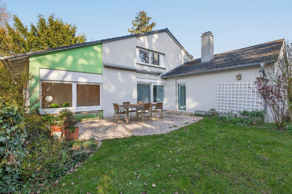 HUST Immobilien GmbH & Co. KG - Immobilienangebot - Karlsruhe / Durlach - Häuser - Einfamilienhaus mit separater, großer Einliegerwohnung im Grünen in Durlach