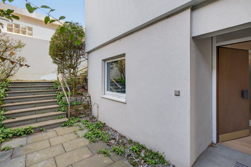 HUST Immobilien GmbH & Co. KG - Immobilienangebot - Karlsruhe / Durlach - Häuser - Einfamilienhaus mit separater, großer Einliegerwohnung im Grünen in Durlach