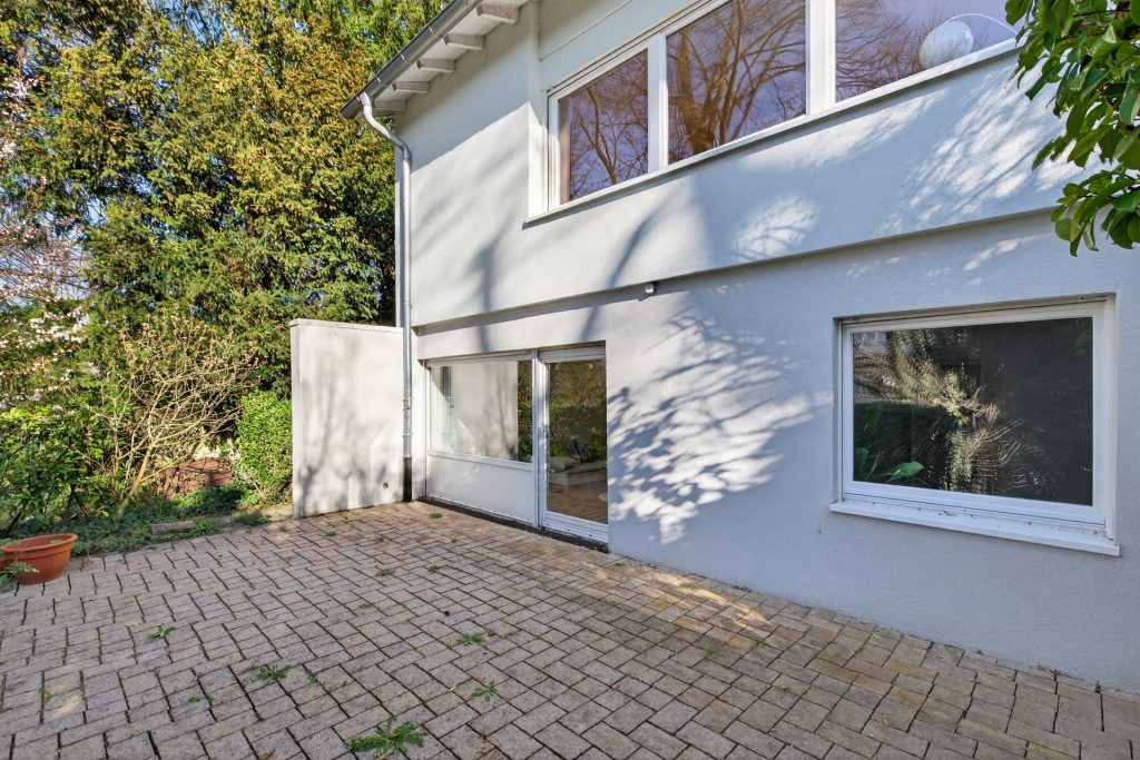 HUST Immobilien GmbH & Co. KG - Immobilienangebot - Karlsruhe / Durlach - Häuser - Einfamilienhaus mit separater, großer Einliegerwohnung im Grünen in Durlach