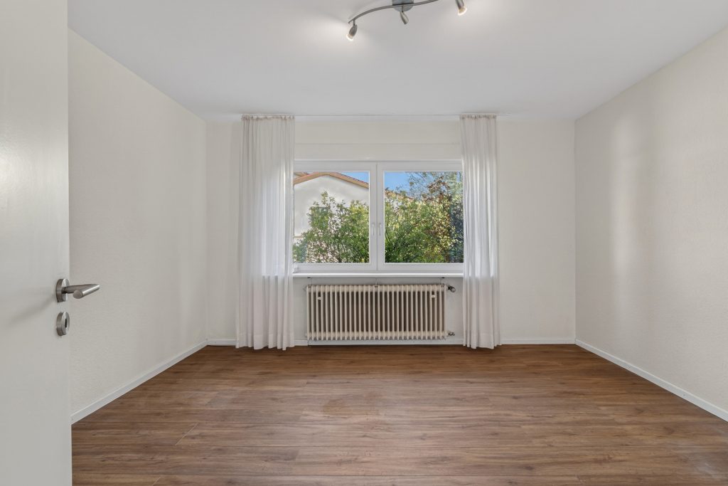 HUST Immobilien GmbH & Co. KG - Immobilienangebot - Karlsruhe / Durlach - Häuser - Einfamilienhaus mit separater, großer Einliegerwohnung im Grünen in Durlach