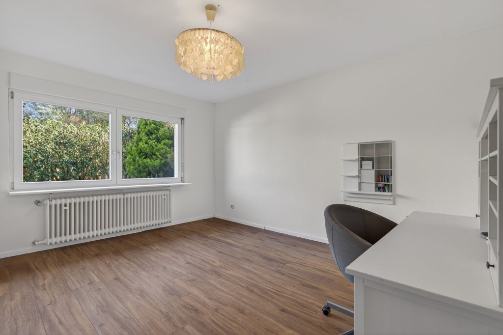 HUST Immobilien GmbH & Co. KG - Immobilienangebot - Karlsruhe / Durlach - Häuser - Einfamilienhaus mit separater, großer Einliegerwohnung im Grünen in Durlach