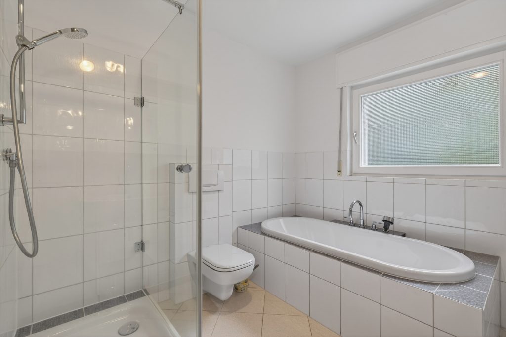 HUST Immobilien GmbH & Co. KG - Immobilienangebot - Karlsruhe / Durlach - Häuser - Einfamilienhaus mit separater, großer Einliegerwohnung im Grünen in Durlach
