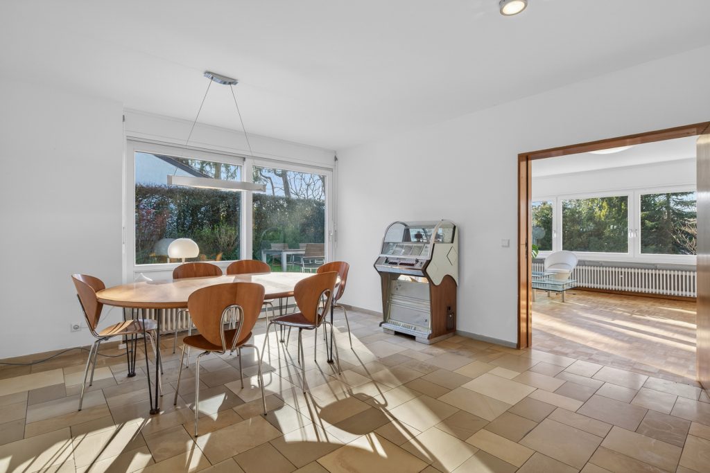 HUST Immobilien GmbH & Co. KG - Immobilienangebot - Karlsruhe / Durlach - Häuser - Einfamilienhaus mit separater, großer Einliegerwohnung im Grünen in Durlach