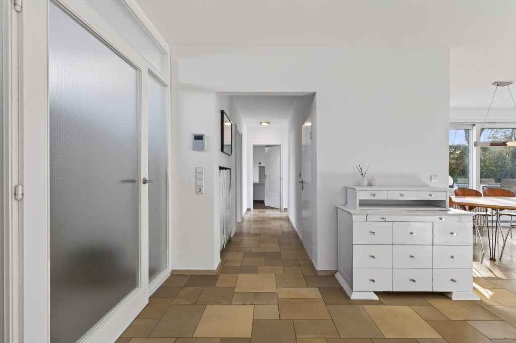 HUST Immobilien GmbH & Co. KG - Immobilienangebot - Karlsruhe / Durlach - Häuser - Einfamilienhaus mit separater, großer Einliegerwohnung im Grünen in Durlach