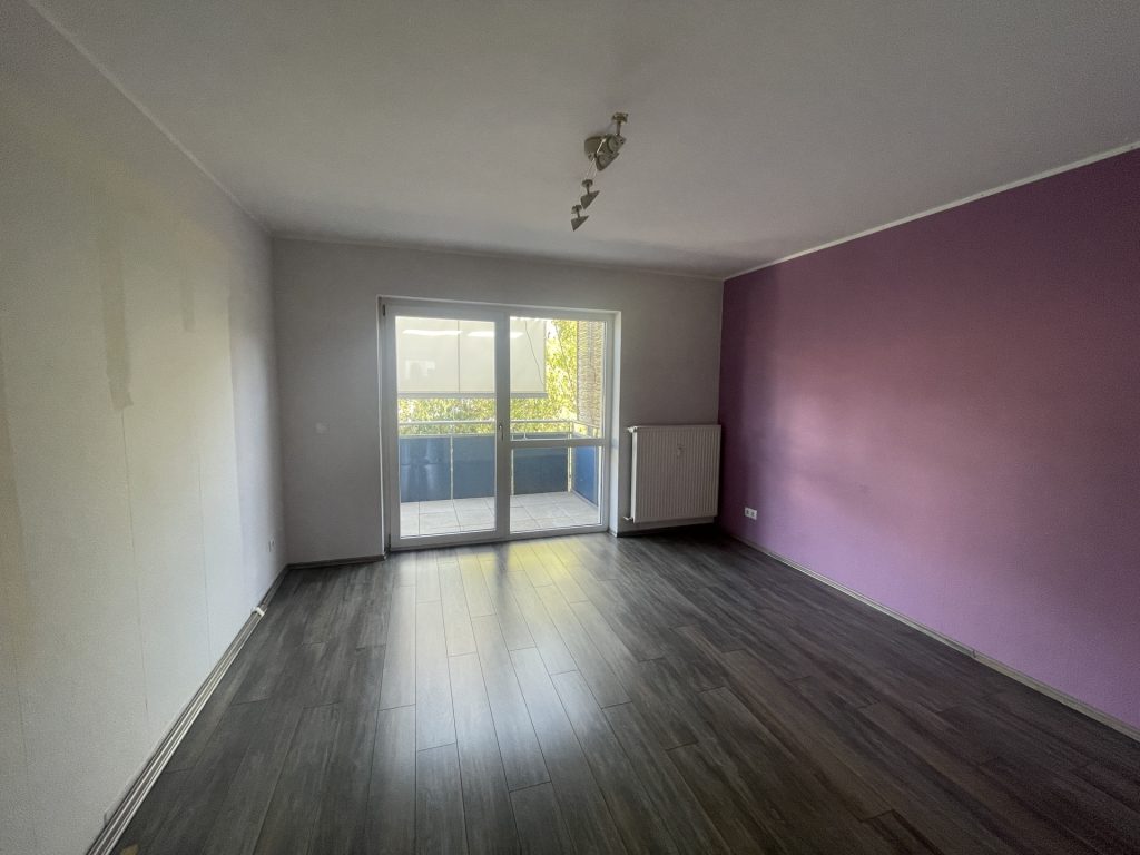 HUST Immobilien GmbH & Co. KG - Immobilienangebot - Karlsruhe - Wohnungen - Wohnen im Grünen: Helle 4-Zimmer-Wohnung mit Balkon und Einbauküche in Karlsruhe-Waldstadt