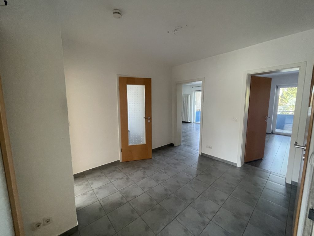 HUST Immobilien GmbH & Co. KG - Immobilienangebot - Karlsruhe - Wohnungen - Wohnen im Grünen: Helle 4-Zimmer-Wohnung mit Balkon und Einbauküche in Karlsruhe-Waldstadt