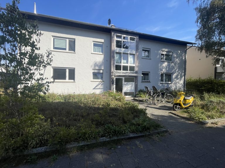 HUST Immobilien GmbH & Co. KG - Immobilienangebot - Karlsruhe - Wohnungen - Wohnen im Grünen: Helle 4-Zimmer-Wohnung mit Balkon und Einbauküche in Karlsruhe-Waldstadt