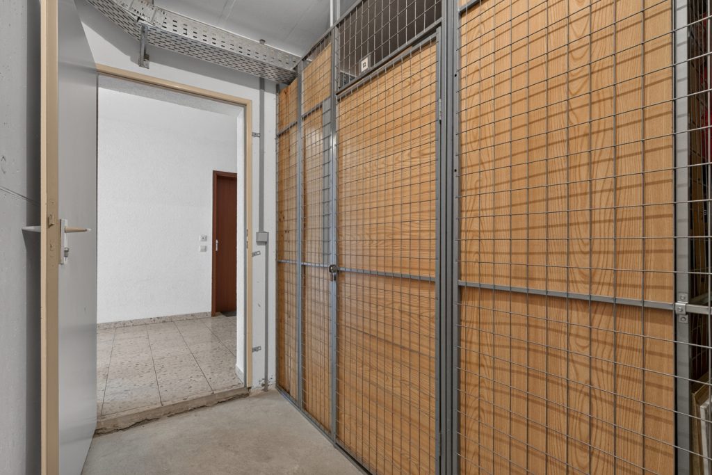 HUST Immobilien GmbH & Co. KG - Immobilienangebot - Karlsruhe / Grötzingen - Wohnungen - Split-Level und toller Weitblick: Dachgeschosswohnung mit zwei Balkonen in Karlsruhe-Grötzingen