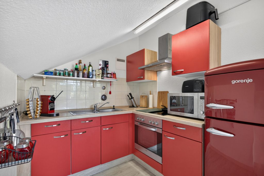 HUST Immobilien GmbH & Co. KG - Immobilienangebot - Karlsruhe / Grötzingen - Wohnungen - Split-Level und toller Weitblick: Dachgeschosswohnung mit zwei Balkonen in Karlsruhe-Grötzingen
