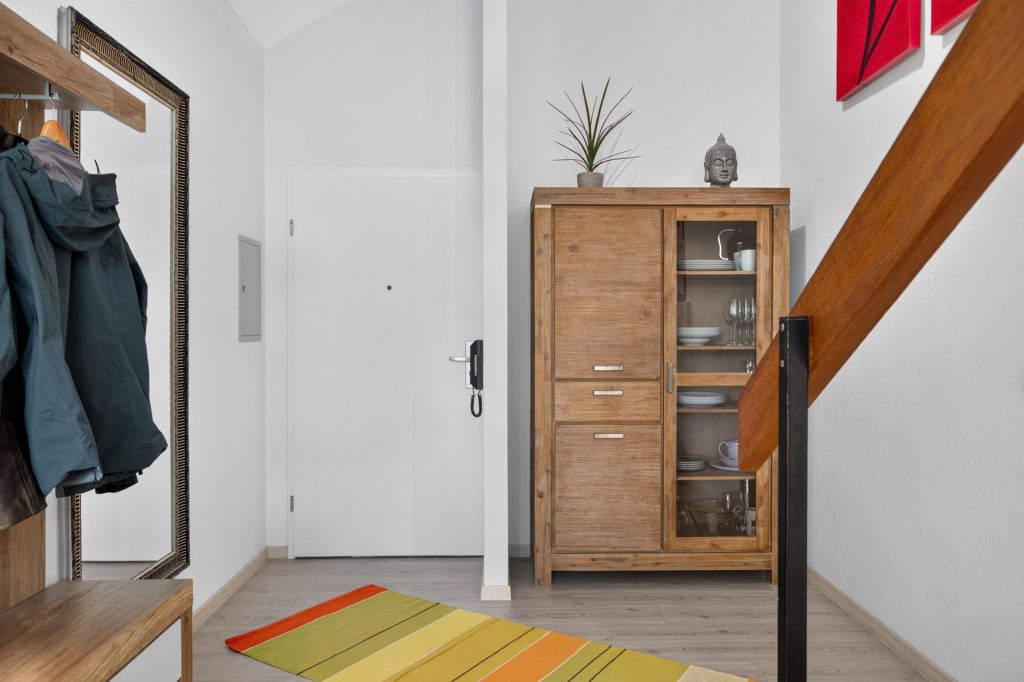 HUST Immobilien GmbH & Co. KG - Immobilienangebot - Karlsruhe / Grötzingen - Wohnungen - Split-Level und toller Weitblick: Dachgeschosswohnung mit zwei Balkonen in Karlsruhe-Grötzingen