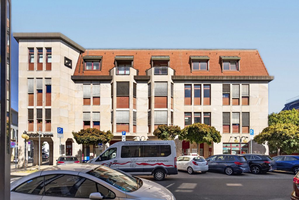 HUST Immobilien GmbH & Co. KG - Immobilienangebot - Neustadt an der Weinstraße - Häuser - Vollvermietetes Büro- und Geschäftshaus in Innenstadtlage von Neustadt a. d. Weinstraße