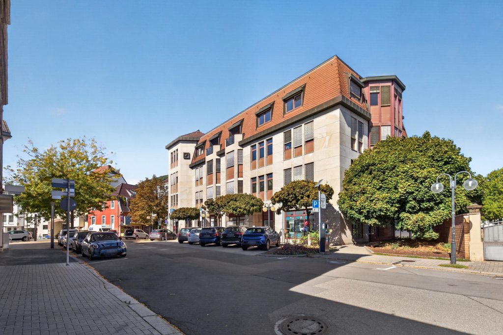 HUST Immobilien GmbH & Co. KG - Immobilienangebot - Neustadt an der Weinstraße - Häuser - Vollvermietetes Büro- und Geschäftshaus in Innenstadtlage von Neustadt a. d. Weinstraße