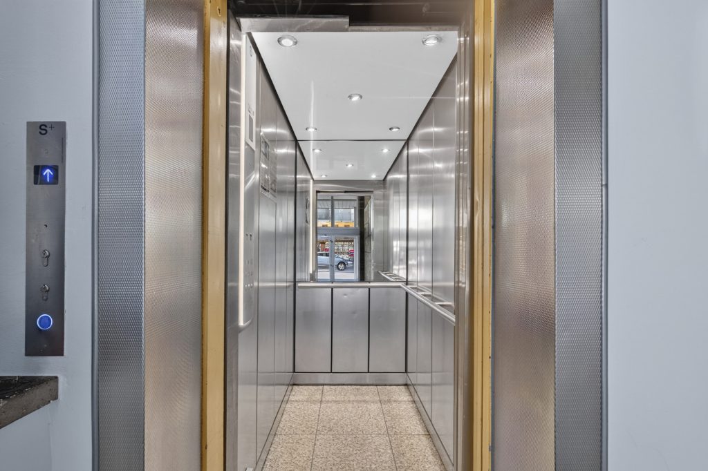 HUST Immobilien GmbH & Co. KG - Immobilienangebot - Neustadt an der Weinstraße - Häuser - Büro- und Geschäftshaus mit Mietern der öffentlichen Hand in zentraler Innenstadtlage