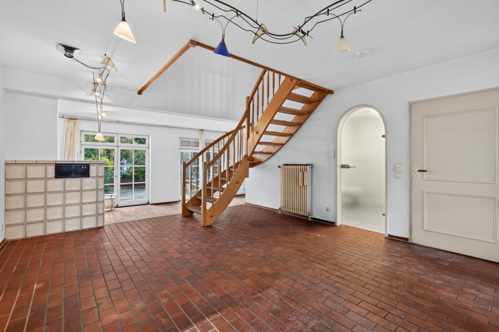 HUST Immobilien GmbH & Co. KG - Immobilienangebot - Karlsruhe / Durlach - Häuser - Platz für die Familie, Miete für die Finanzierung: Zweifamilienhaus in Durlach