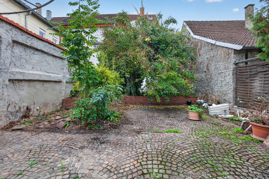 HUST Immobilien GmbH & Co. KG - Immobilienangebot - Karlsruhe / Durlach - Häuser - Platz für die Familie, Miete für die Finanzierung: Zweifamilienhaus in Durlach