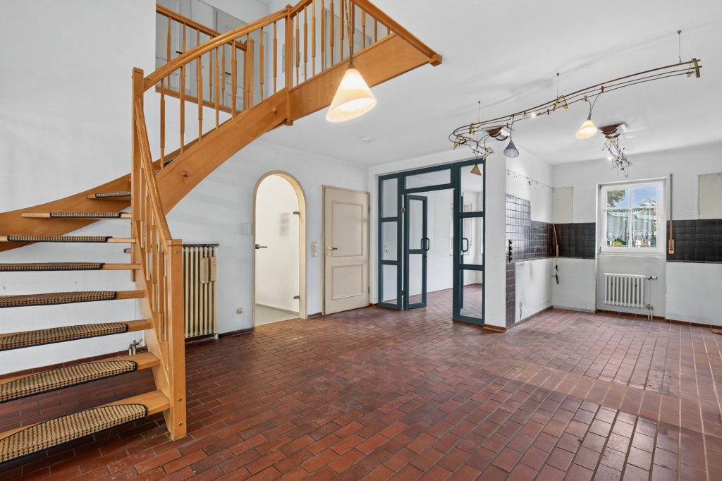 HUST Immobilien GmbH & Co. KG - Immobilienangebot - Karlsruhe / Durlach - Häuser - Platz für die Familie, Miete für die Finanzierung: Zweifamilienhaus in Durlach