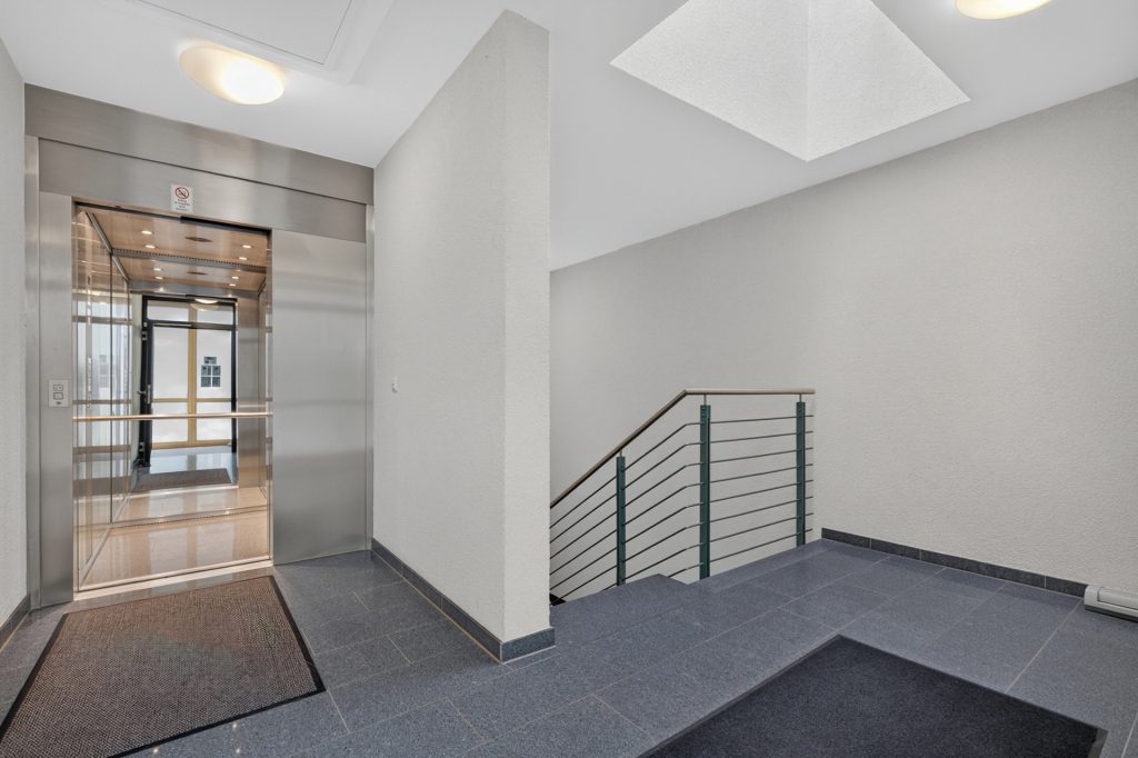 HUST Immobilien GmbH & Co. KG - Immobilienangebot - Karlsruhe - Gewerbe - Büro- oder Praxisfläche mit Parkblick zu attraktivem Mietkonditionen | ca. 270 m² | KA-Weststadt