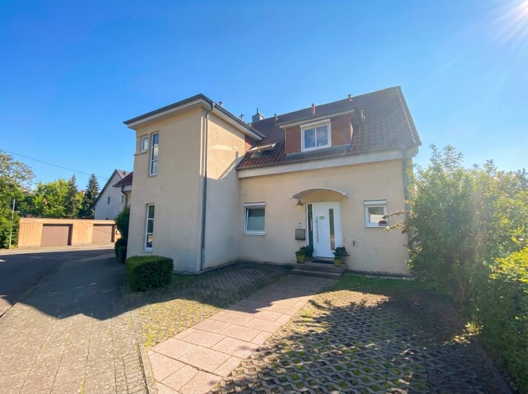 HUST Immobilien GmbH & Co. KG - Immobilienangebot - Karlsruhe / Daxlanden - Häuser - Gepflegtes 3 Parteienhaus mit tollem Grundstück in Daxlanden! Ideal Kapitalanleger und Eigennutzer!