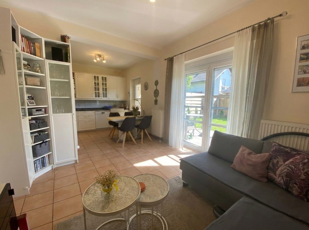 HUST Immobilien GmbH & Co. KG - Immobilienangebot - Karlsruhe / Daxlanden - Häuser - Gepflegtes 3 Parteienhaus mit tollem Grundstück in Daxlanden! Ideal Kapitalanleger und Eigennutzer!