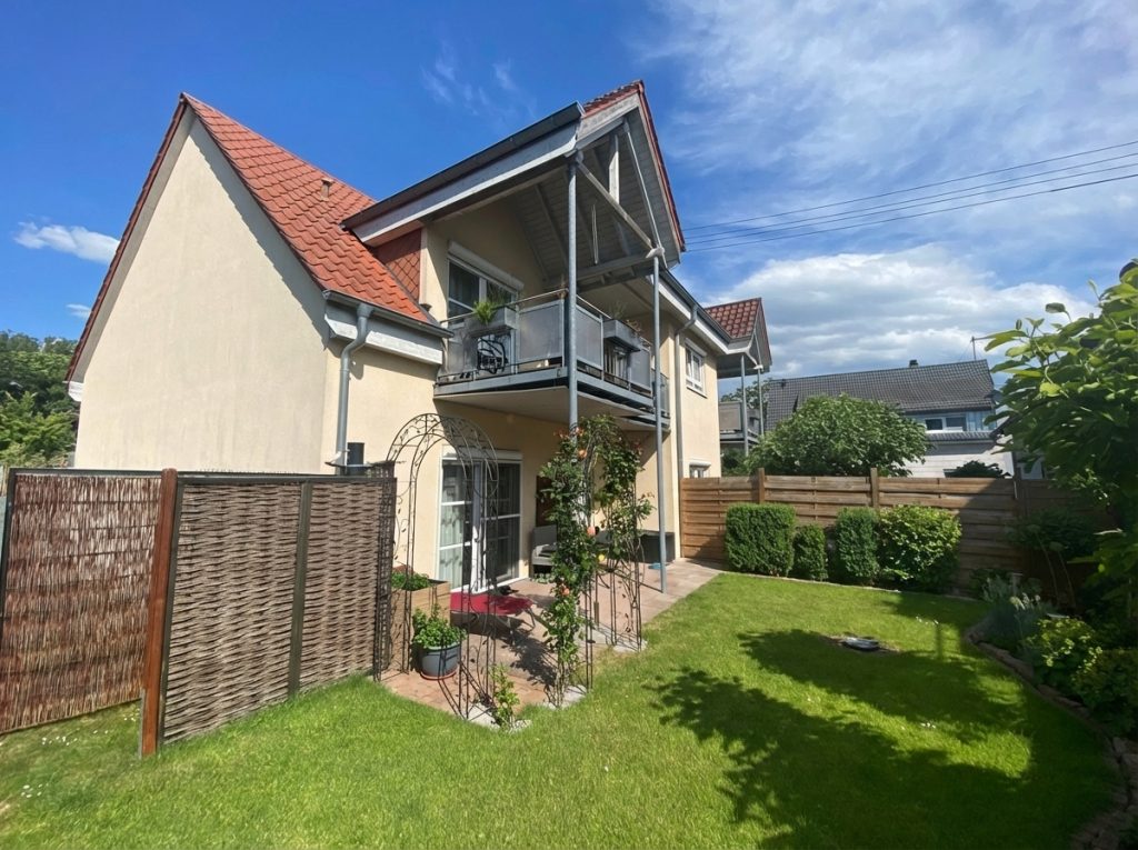 HUST Immobilien GmbH & Co. KG - Immobilienangebot - Karlsruhe / Daxlanden - Häuser - Gepflegtes 3 Parteienhaus mit tollem Grundstück in Daxlanden! Ideal Kapitalanleger und Eigennutzer!