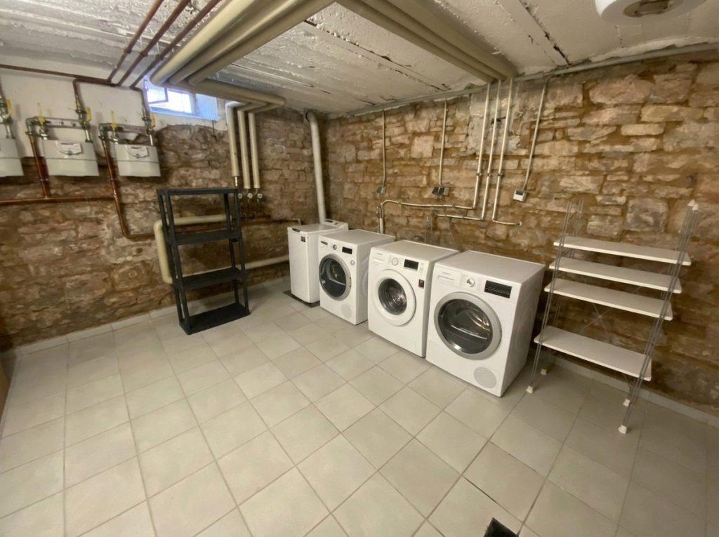 HUST Immobilien GmbH & Co. KG - Immobilienangebot - Karlsruhe / Daxlanden - Häuser - Gepflegtes 3 Parteienhaus mit tollem Grundstück in Daxlanden! Ideal Kapitalanleger und Eigennutzer!