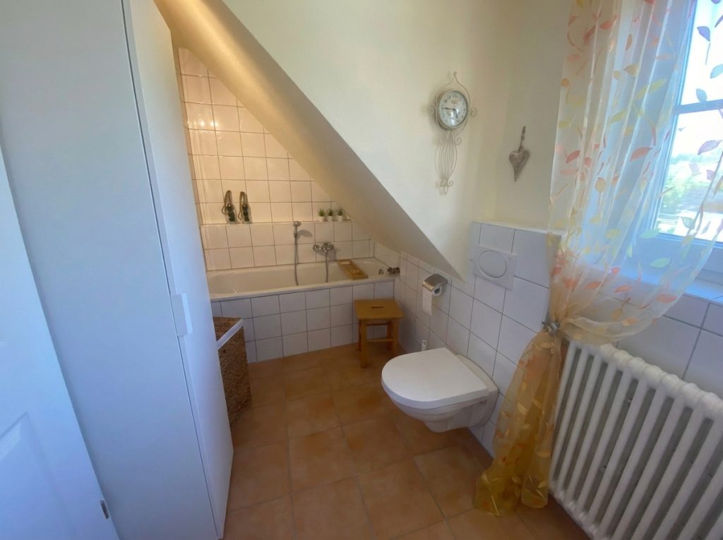 HUST Immobilien GmbH & Co. KG - Immobilienangebot - Karlsruhe / Daxlanden - Häuser - Gepflegtes 3 Parteienhaus mit tollem Grundstück in Daxlanden! Ideal Kapitalanleger und Eigennutzer!
