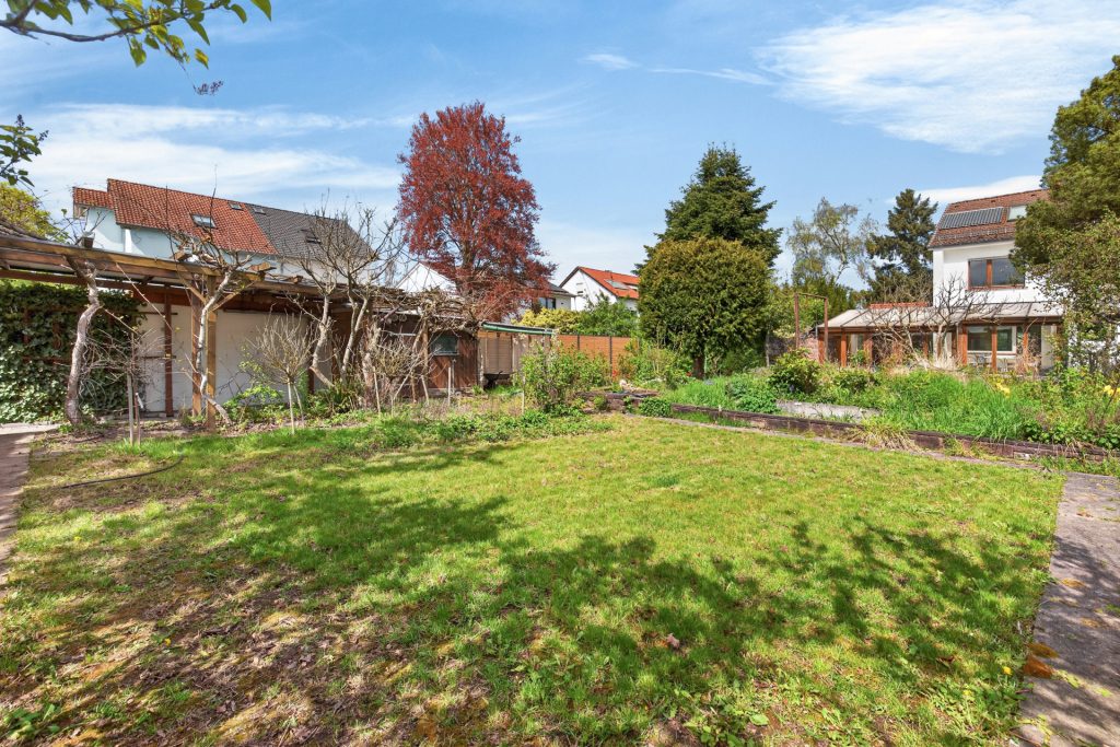 HUST Immobilien GmbH & Co. KG - Immobilienangebot - Karlsruhe - Häuser - Wohnen im Grünen: Großzügiges Reihenendhaus in begehrter Lage der Heidenstückersiedlung