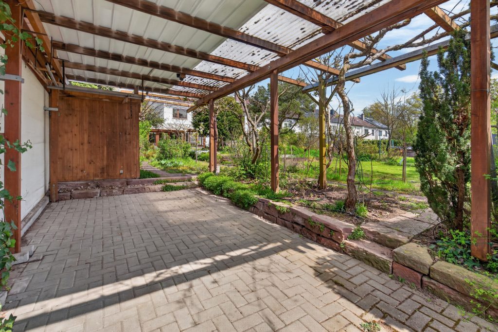 HUST Immobilien GmbH & Co. KG - Immobilienangebot - Karlsruhe - Häuser - Wohnen im Grünen: Großzügiges Reihenendhaus in begehrter Lage der Heidenstückersiedlung