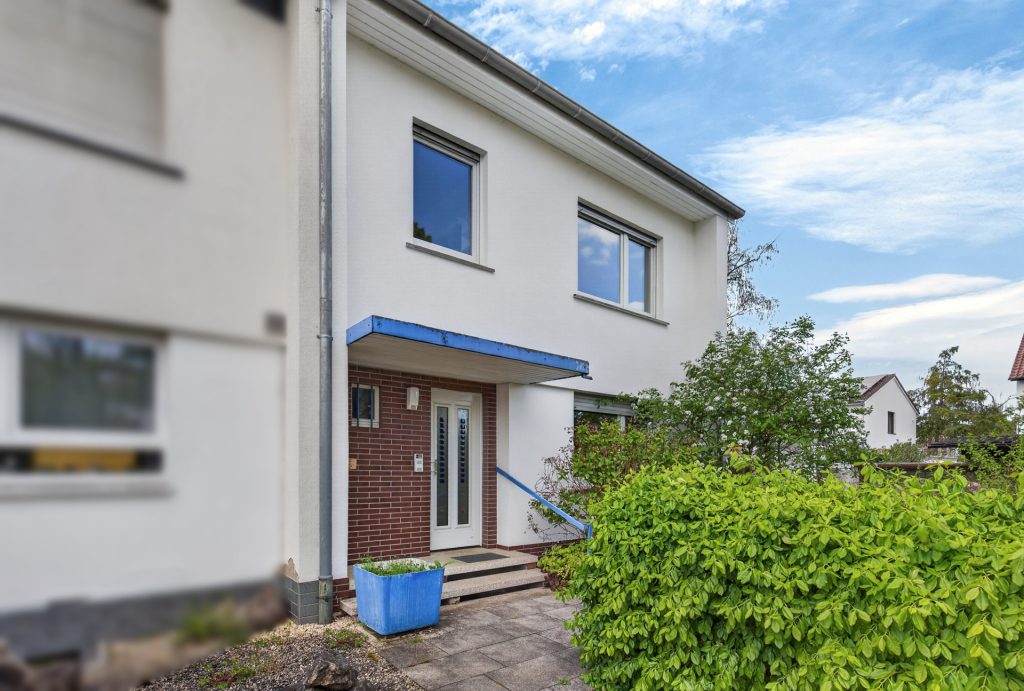 HUST Immobilien GmbH & Co. KG - Immobilienangebot - Karlsruhe - Häuser - Wohnen im Grünen: Großzügiges Reihenendhaus in begehrter Lage der Heidenstückersiedlung