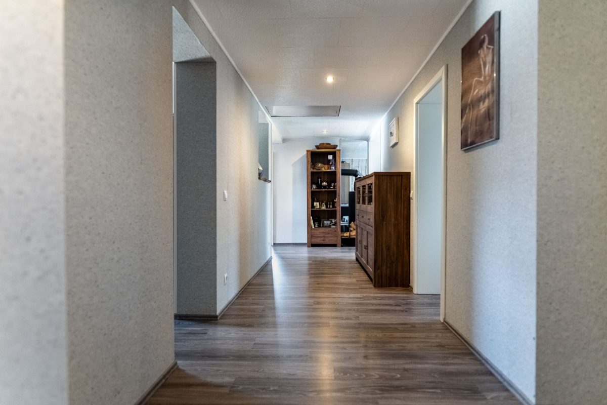 Immobilienangebot - Emmerthal - Alle - Attraktives Zweifamilienhaus in Lüntorf – 2019 kernsaniert & vielseitig nutzbar!
