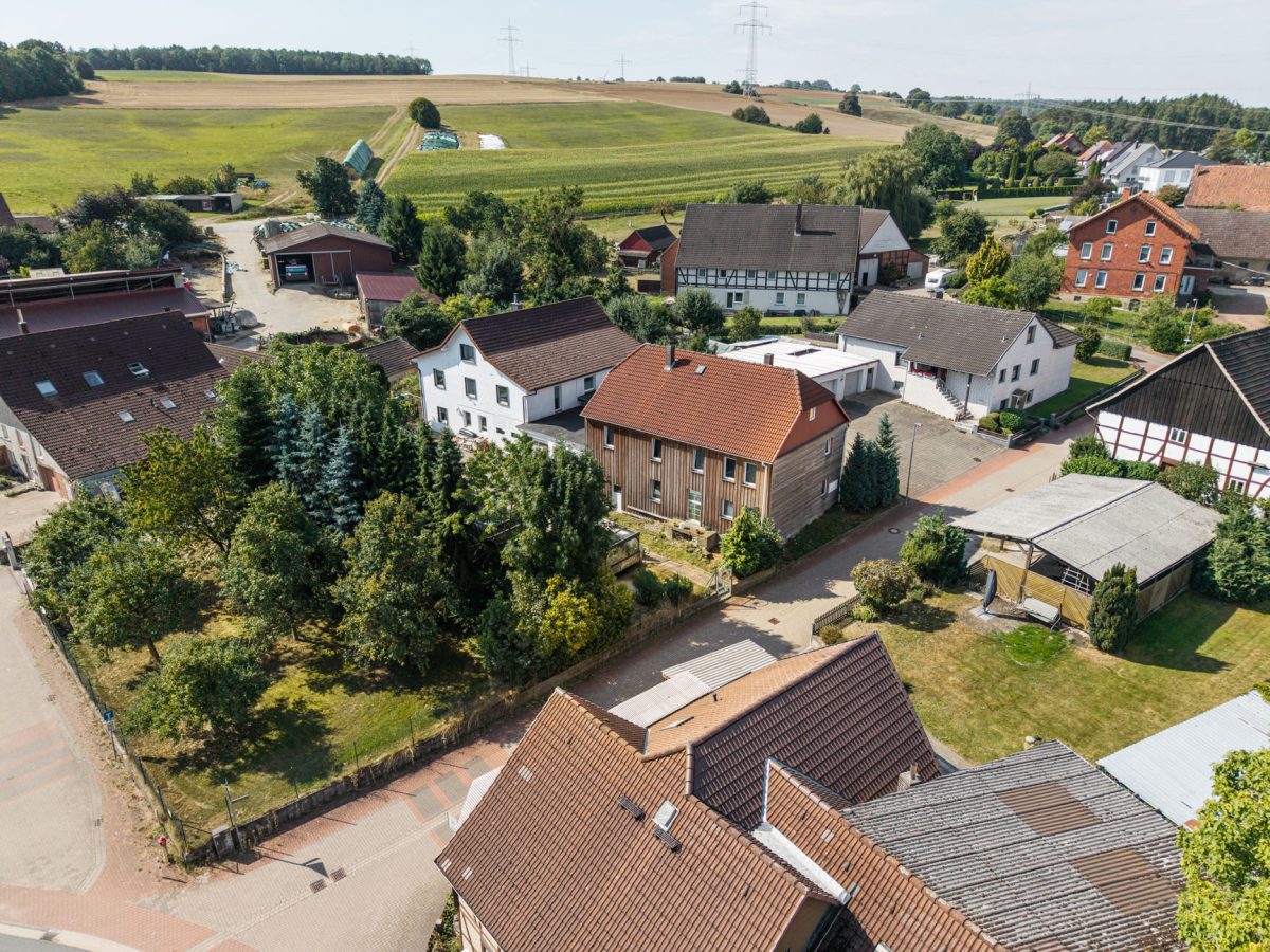 Immobilienangebot - Emmerthal - Alle - Attraktives Zweifamilienhaus in Lüntorf – 2019 kernsaniert & vielseitig nutzbar!