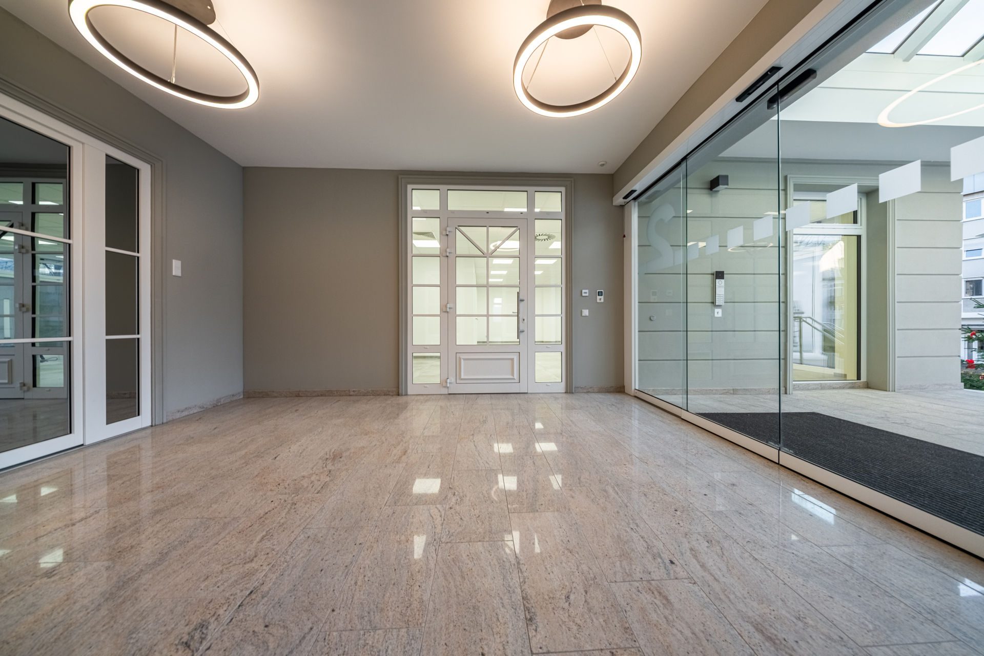 Immobilienangebot - Bad Pyrmont - Alle - Im Prestigeneubau: Schaffen Sie Ihren Standort für Einzelhandel, Showroom oder Dienstleistungen!