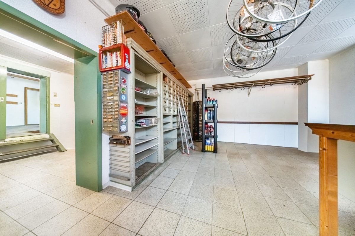 Immobilienangebot - Bad Pyrmont - Alle - Werkhalle, Garagen, Wohnraum: Ein Objekt für echte Macher
