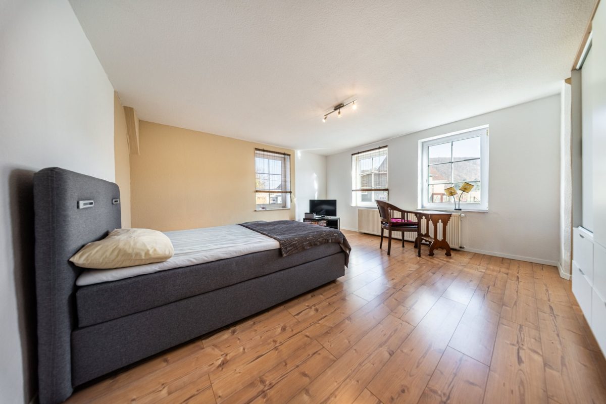 Immobilienangebot - Bad Pyrmont - Alle - Werkhalle, Garagen, Wohnraum: Ein Objekt für echte Macher
