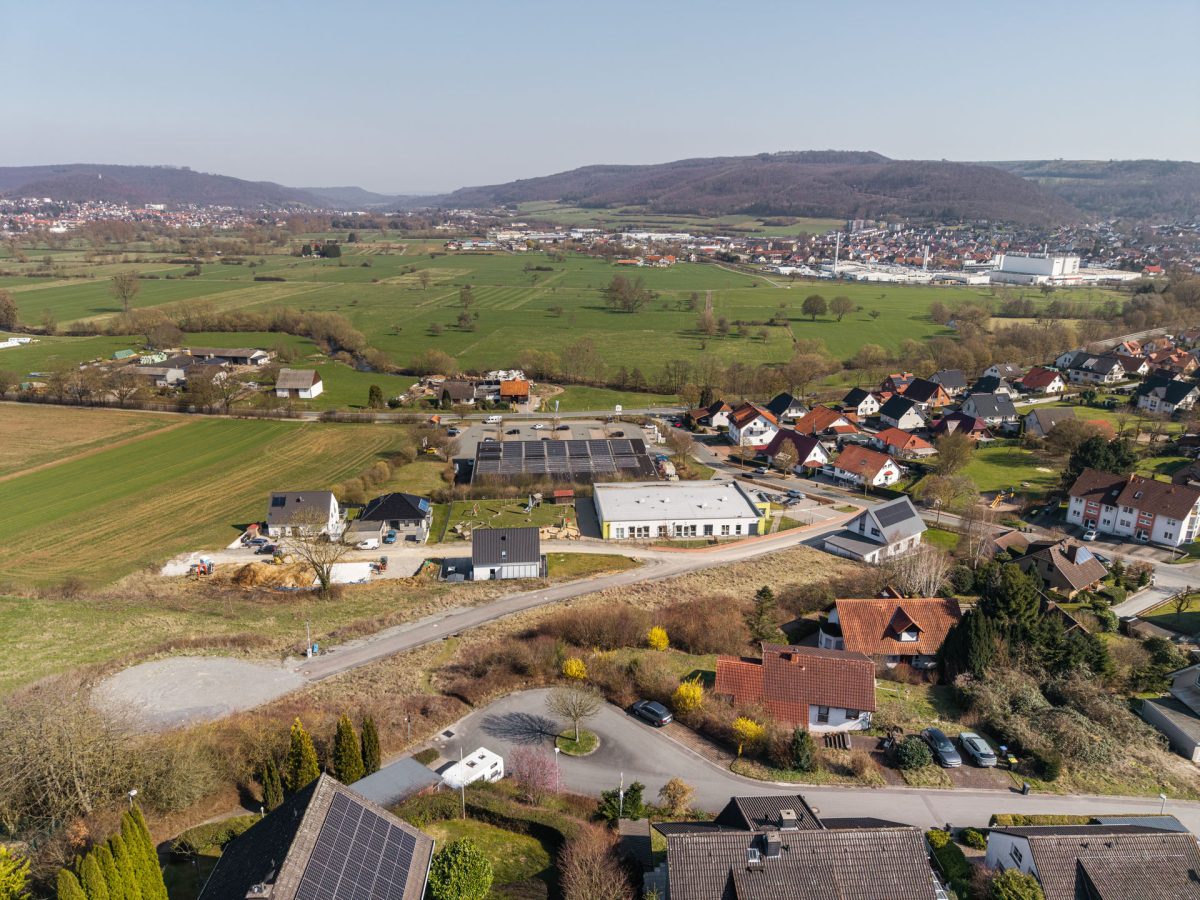 Immobilienangebot - Lügde - Grundstücke - Baugrundstück in ruhiger Sackgassenlage mit Panorama ins Weserbergland!