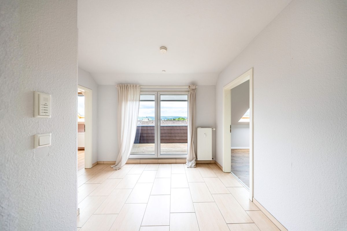 Immobilienangebot - Bad Pyrmont - Alle - Moderne 3-Zimmer-Dachgeschosswohnung mit tollem Balkon!