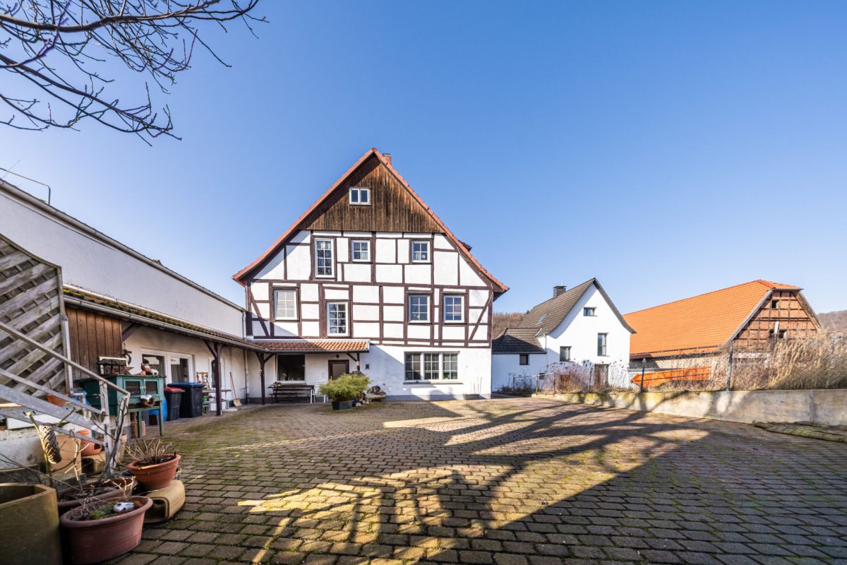 Immobilienangebot - Bad Pyrmont - Alle - Werkhalle, Garagen, Wohnraum: Ein Objekt für echte Macher