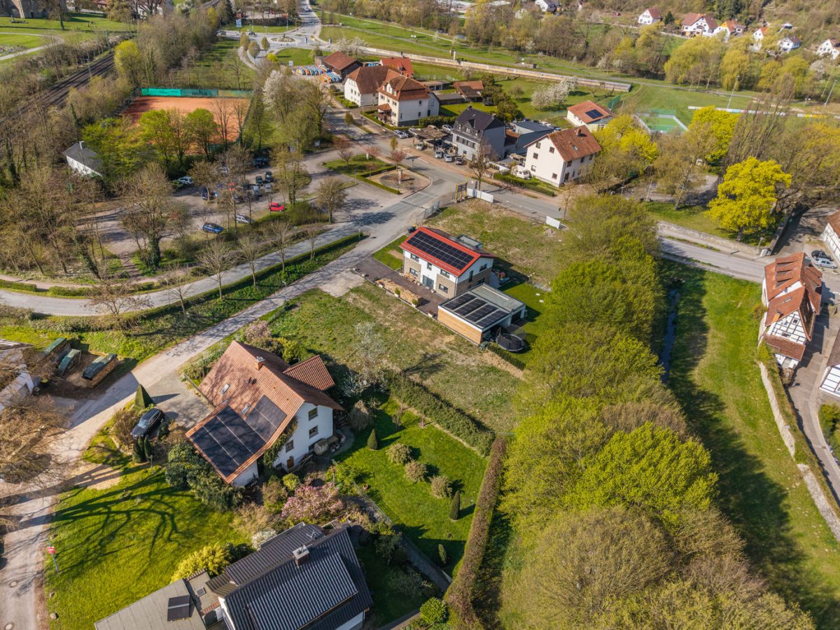 Immobilienangebot - Lügde - Grundstücke - Großzügiges Grundstück mit flexiblen Bebauungsmöglichkeiten in gewachsener Umgebung