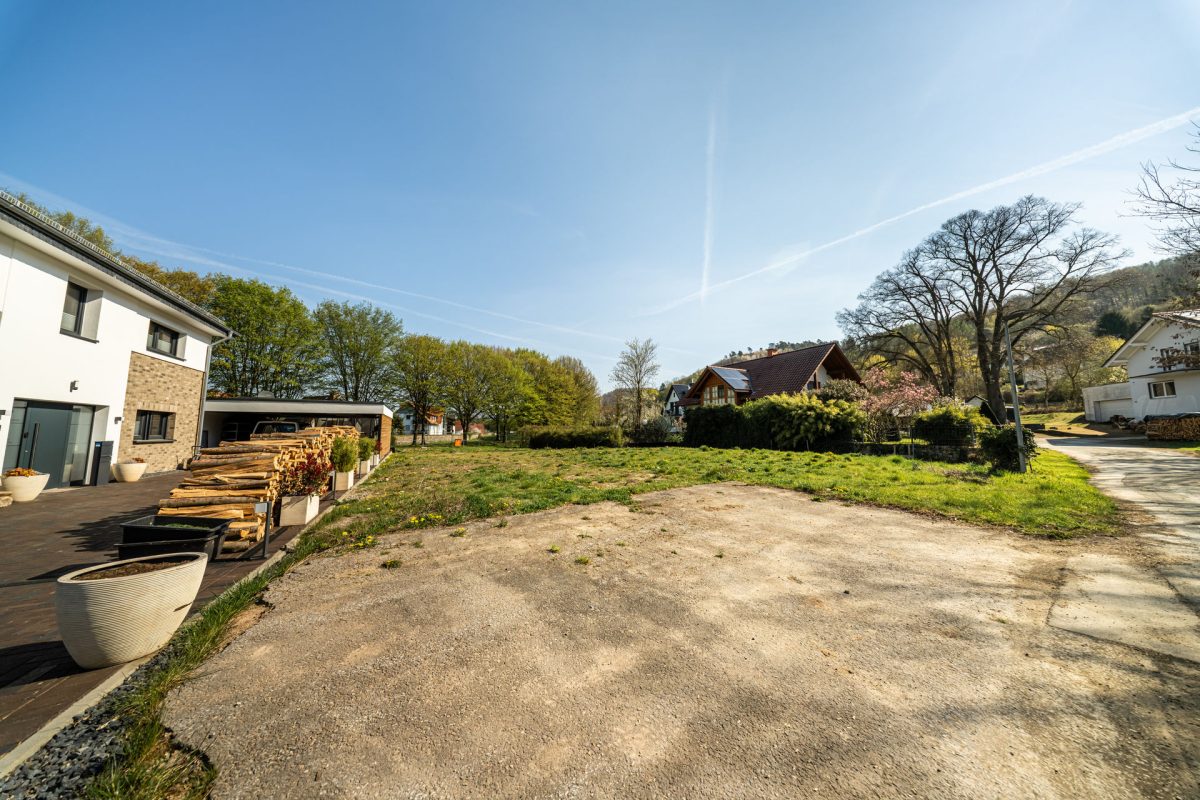 Immobilienangebot - Lügde - Grundstücke - Großzügiges Grundstück mit flexiblen Bebauungsmöglichkeiten in gewachsener Umgebung