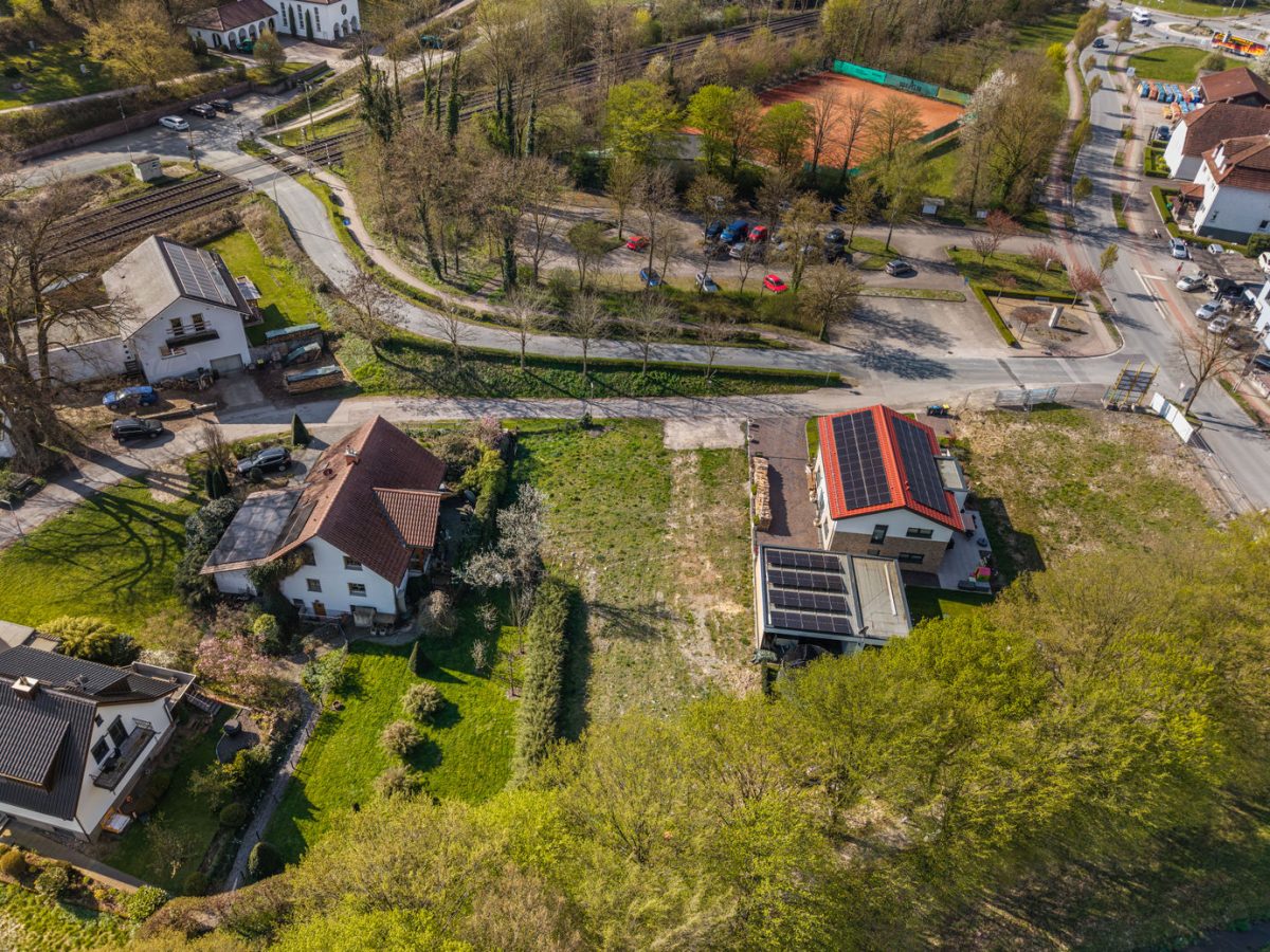 Immobilienangebot - Lügde - Grundstücke - Großzügiges Grundstück mit flexiblen Bebauungsmöglichkeiten in gewachsener Umgebung