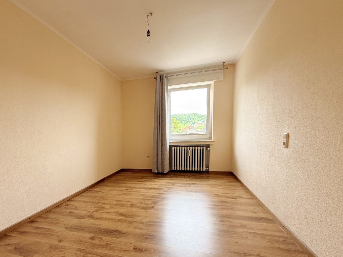Immobilienangebot - Bad Pyrmont - Alle - Innenstadtnah wohnen mit Blick ins Grüne: 2,5 Zimmer mit Wintergarten!