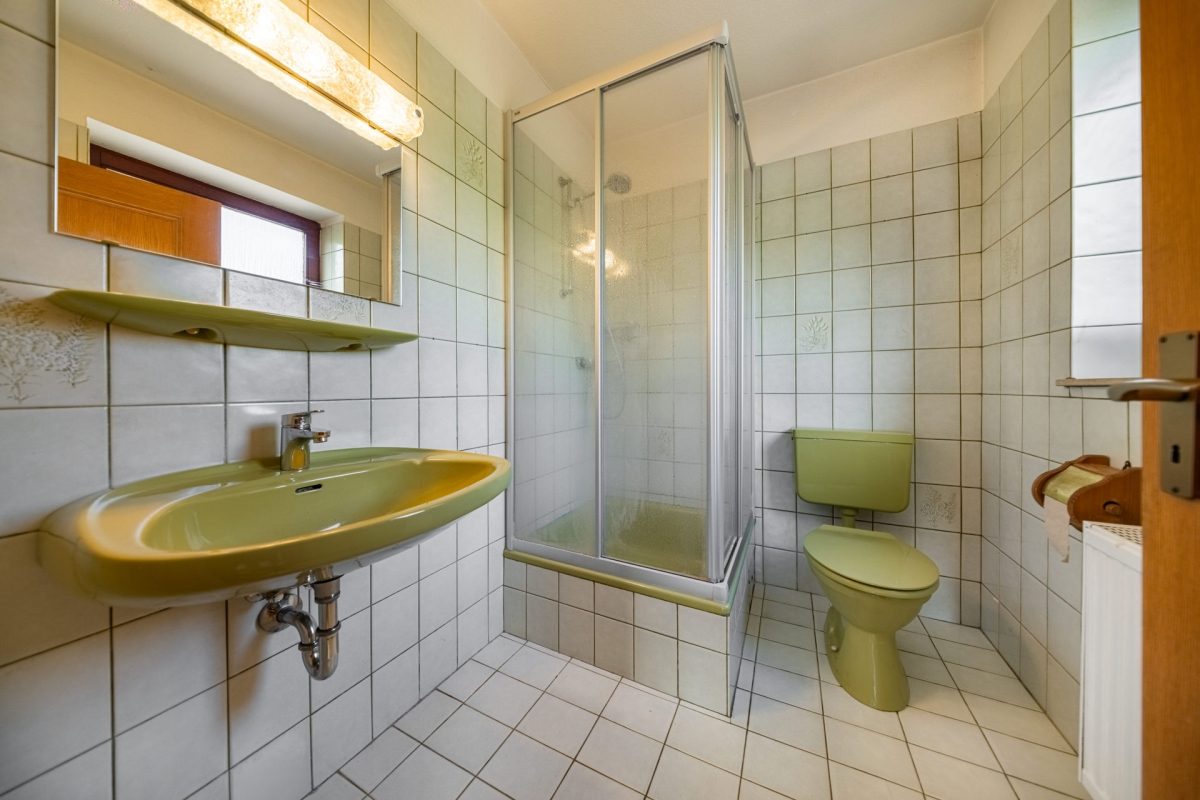 Immobilienangebot - Bad Pyrmont - Alle - Versteckt in zweiter Reihe: Freistehendes Einfamilienhaus mit tollem Garten!