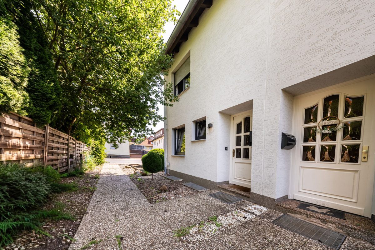 Immobilienangebot - Bad Pyrmont - Alle - Saniertes Reihenendhaus mit schönem Garten in der Kurstadt!