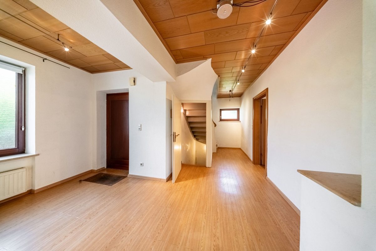 Immobilienangebot - Bad Pyrmont - Alle - Versteckt in zweiter Reihe: Freistehendes Einfamilienhaus mit tollem Garten!