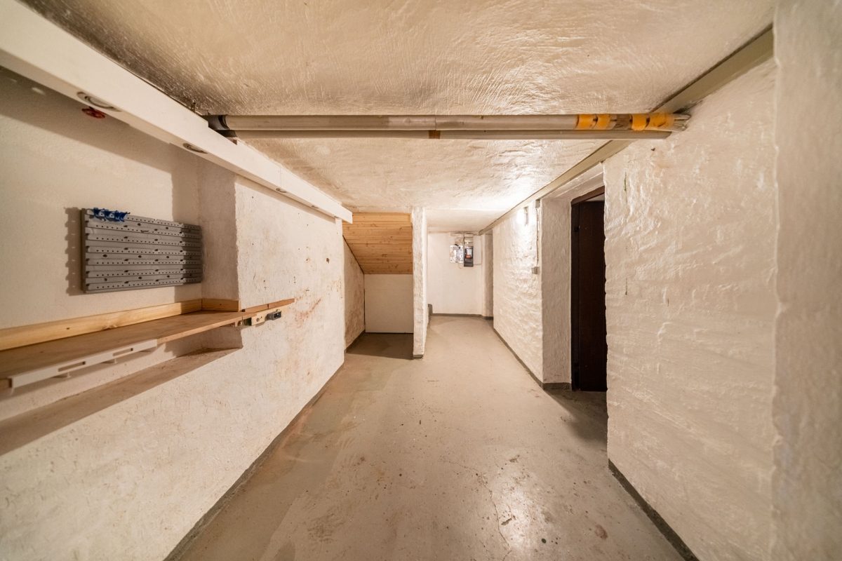 Immobilienangebot - Bad Pyrmont - Alle - Versteckt in zweiter Reihe: Freistehendes Einfamilienhaus mit tollem Garten!