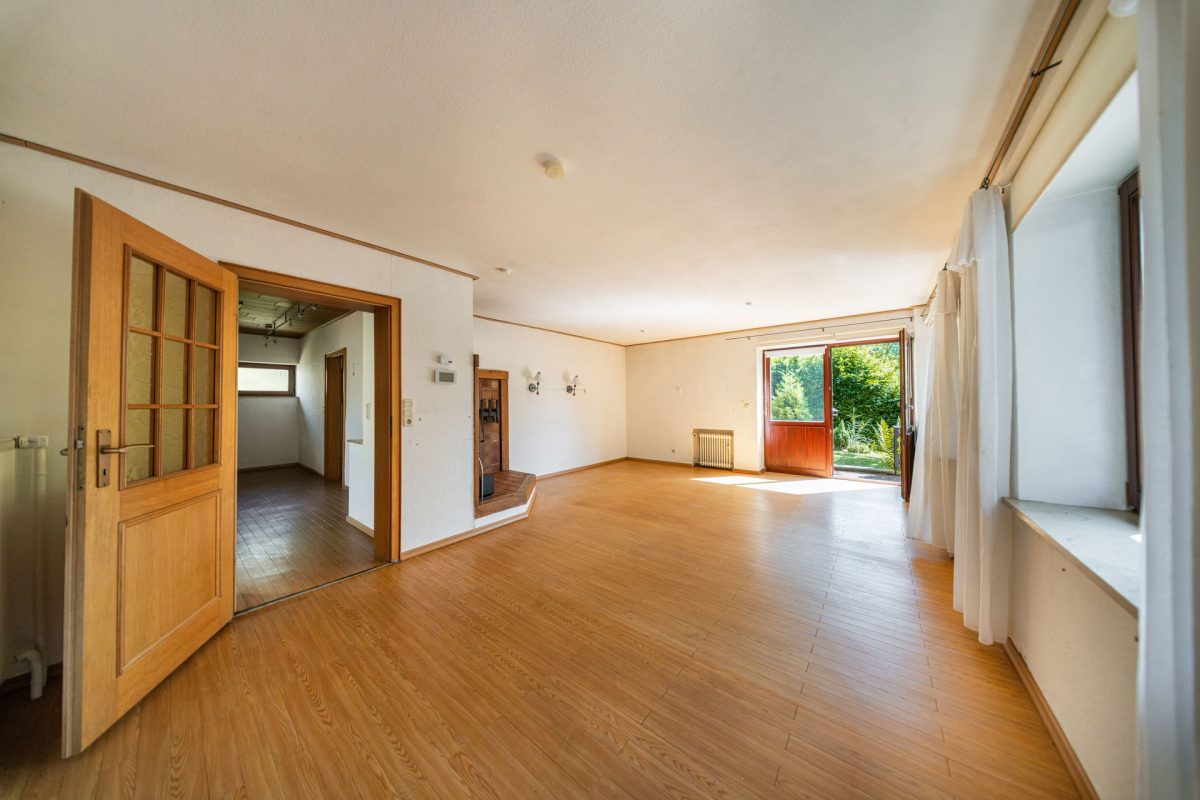 Immobilienangebot - Bad Pyrmont - Alle - Versteckt in zweiter Reihe: Freistehendes Einfamilienhaus mit tollem Garten!