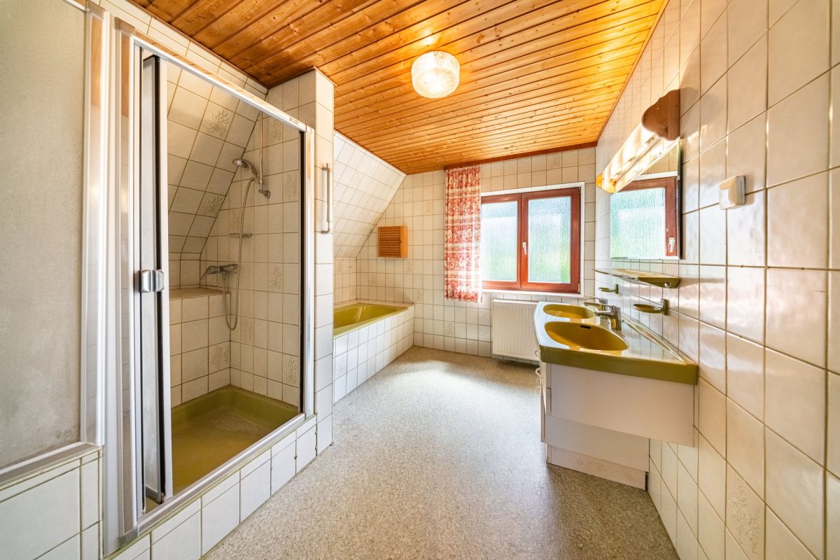 Immobilienangebot - Bad Pyrmont - Alle - Versteckt in zweiter Reihe: Freistehendes Einfamilienhaus mit tollem Garten!