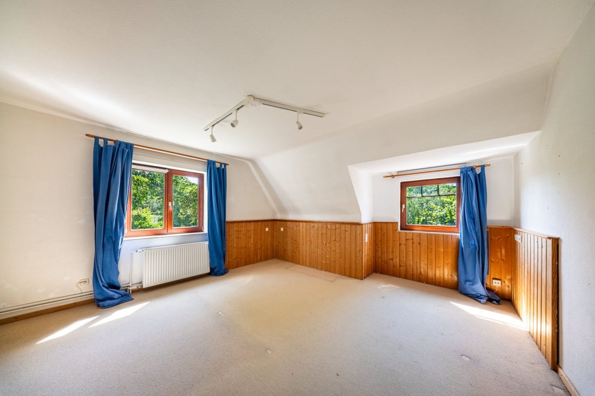 Immobilienangebot - Bad Pyrmont - Alle - Versteckt in zweiter Reihe: Freistehendes Einfamilienhaus mit tollem Garten!