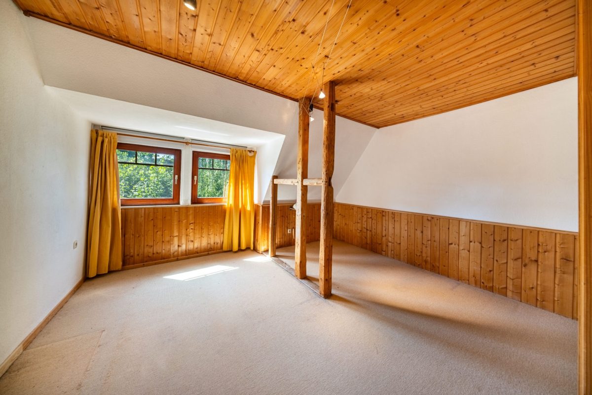 Immobilienangebot - Bad Pyrmont - Alle - Versteckt in zweiter Reihe: Freistehendes Einfamilienhaus mit tollem Garten!
